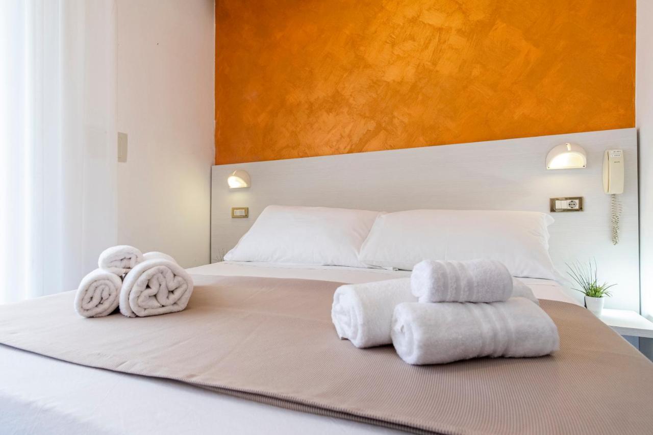 Hotel Tre Rose Riccione Exterior foto