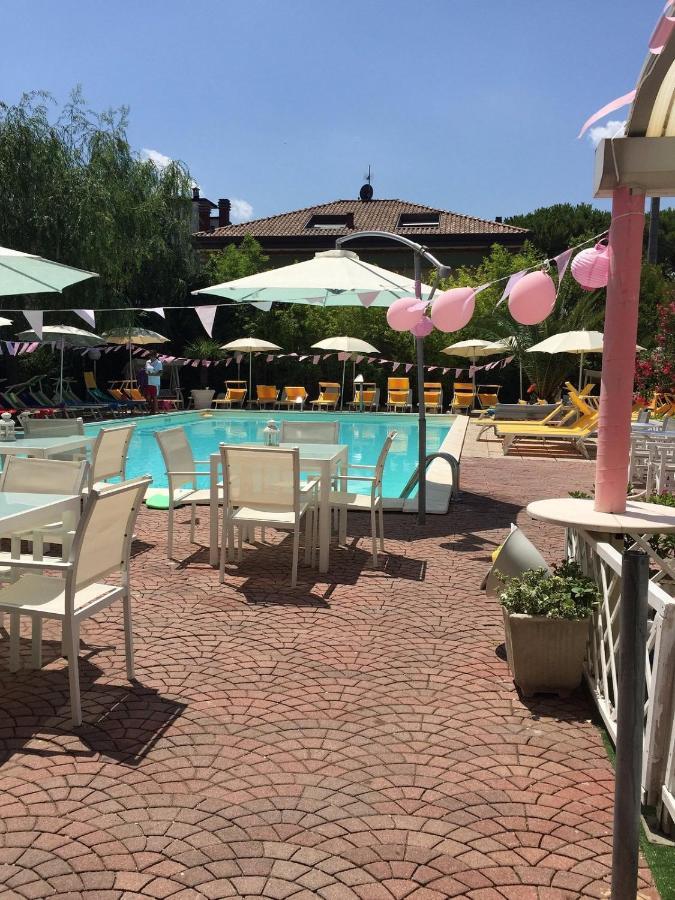 Hotel Tre Rose Riccione Exterior foto