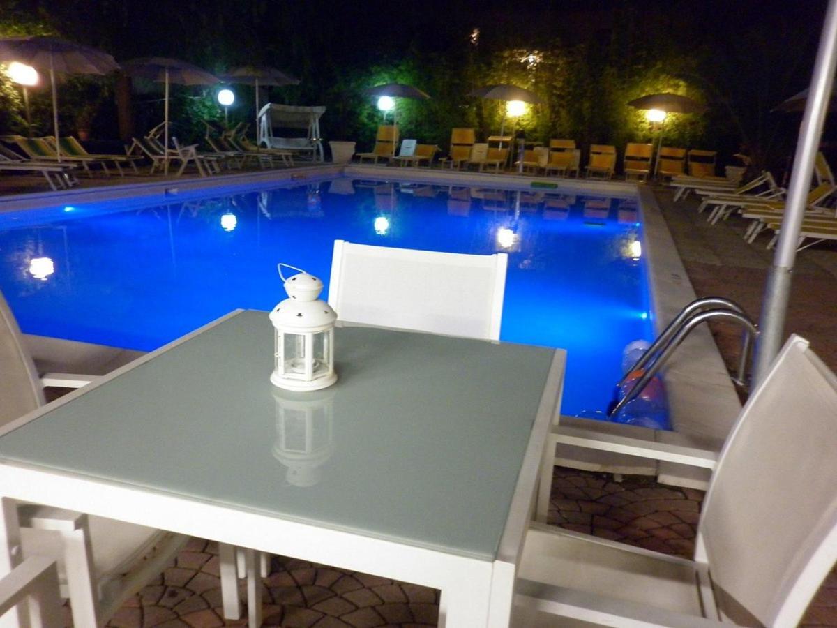 Hotel Tre Rose Riccione Exterior foto