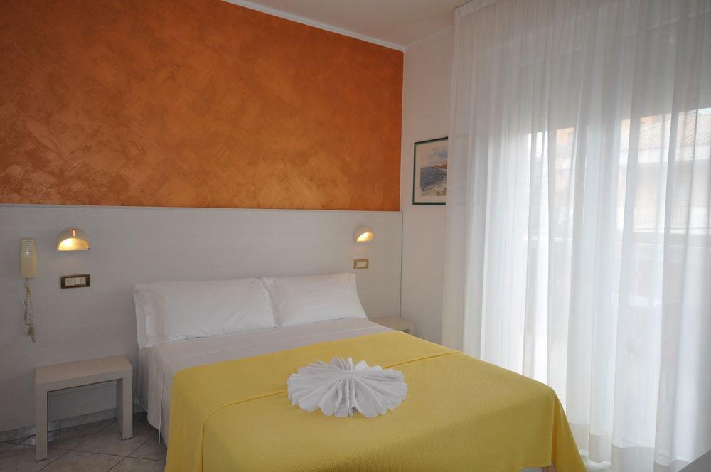 Hotel Tre Rose Riccione Exterior foto