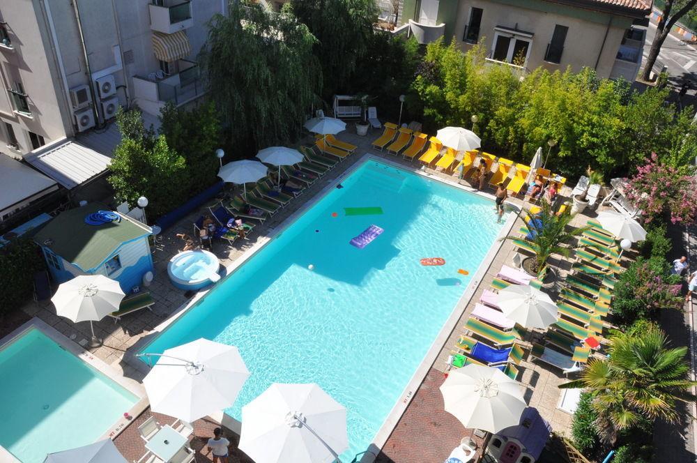 Hotel Tre Rose Riccione Exterior foto