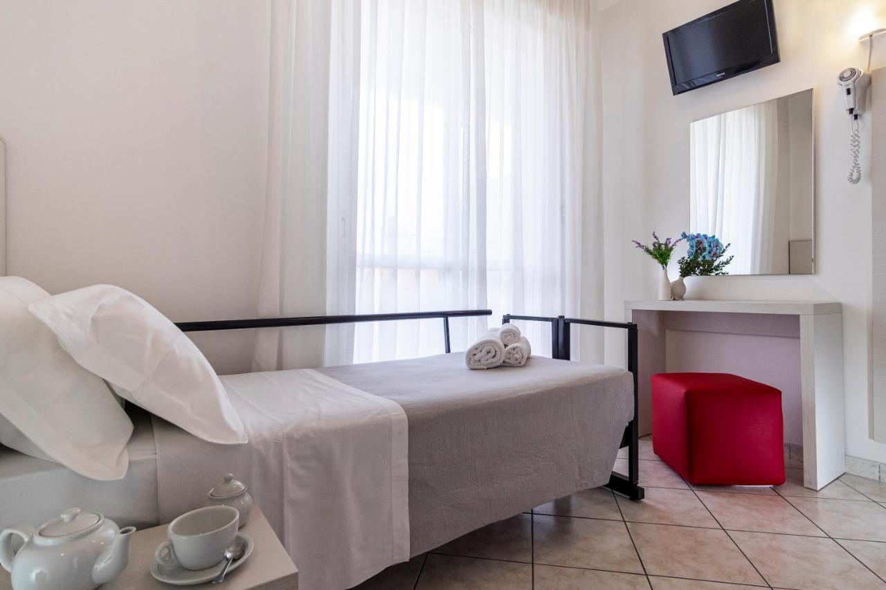 Hotel Tre Rose Riccione Exterior foto